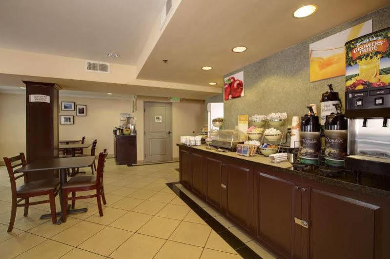 Baymont By Wyndham Reno Hotel Buitenkant foto